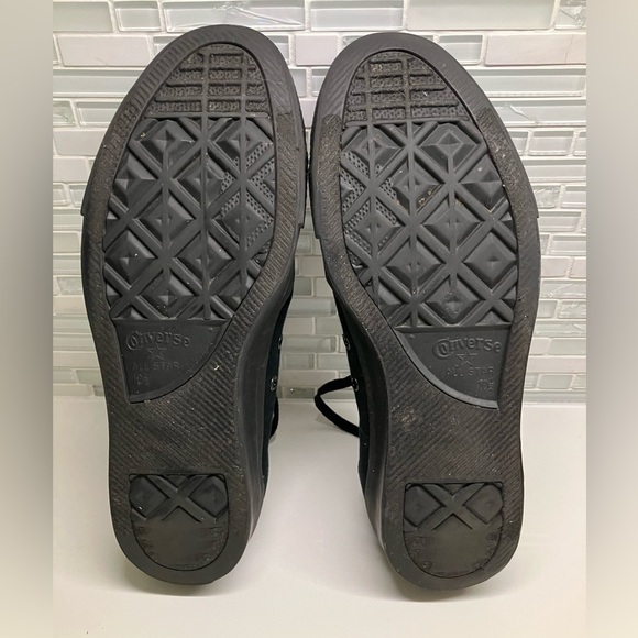 Converse Low-Top all jet black. Size 10.5 - Picture 7 of 11